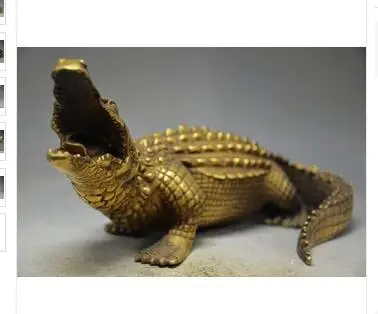 

Art Bronze home decoration Folk Culture Brass Ingenious Chinese Old Brass handmade Statues -- Crocodile