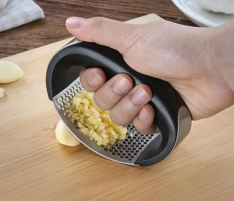 

60pcs/lot Stainless Steel Garlic Presses Manual Garlic Mincer Chopping Garlic Tools Curve Fruit Vegetable Tools Kitchen SN1578