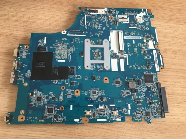 Плата подключения MBX-235 подключается к материнской плате, протестированной платой подключения системы