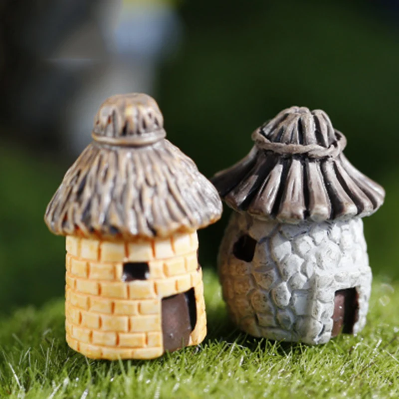 2 Pcs Mini Old House Hut Model Small Statue Figurine Crafts Russia Figure Ornament Miniatures Garden DIY Decoration