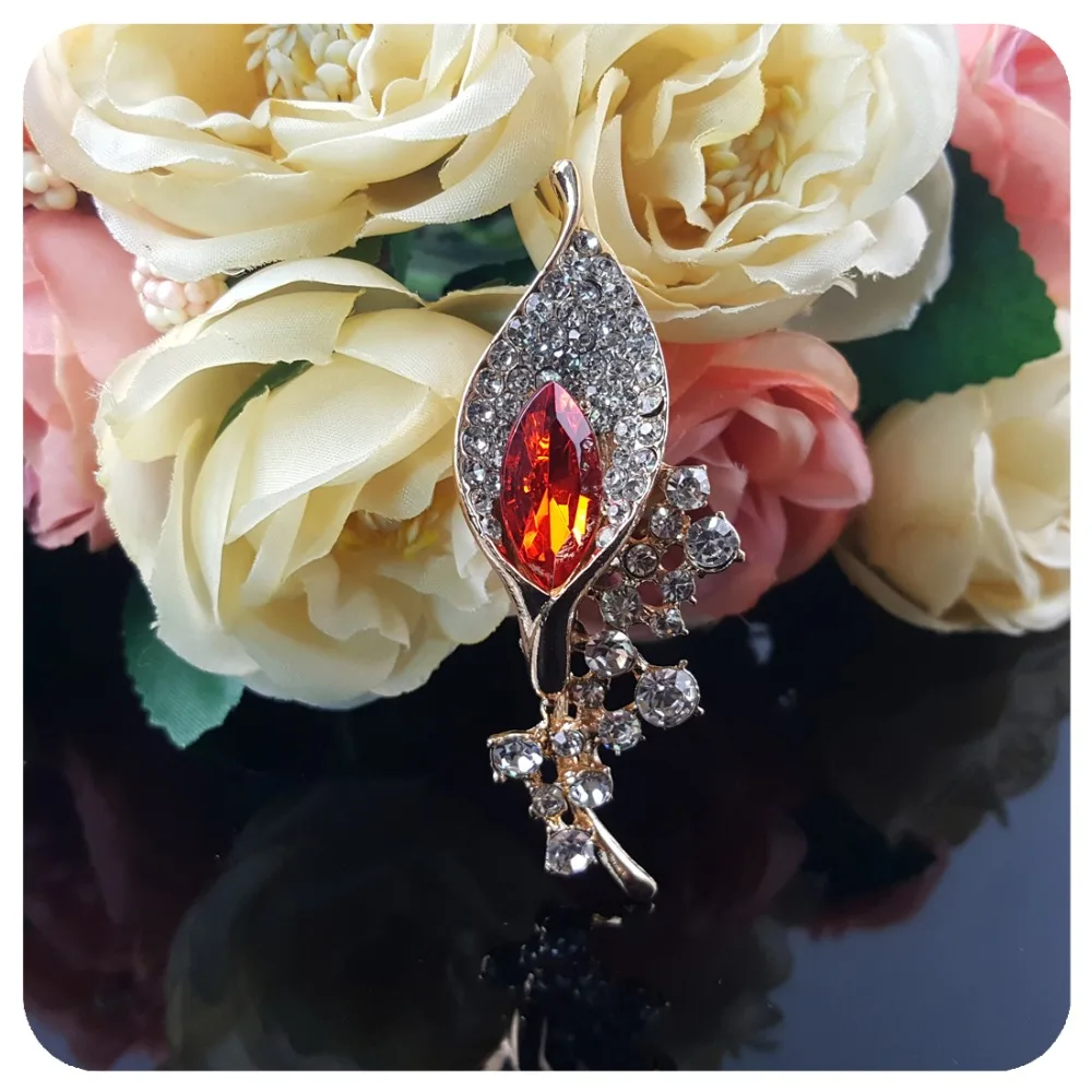 Elegant Rhinestone Alloy Collar Lily Brooch Pins for Women Fashion Jewelry