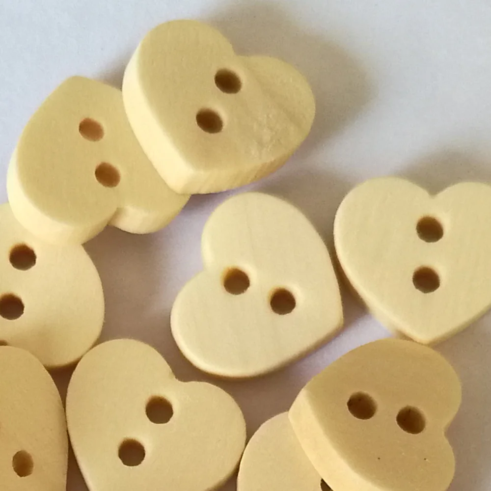 50PCs Wood Sewing Buttons Scrapbooking Heart Natural 2 Holes DIY Buttons for Colthing Decor Sewing Clothing Cartoon DIY Button