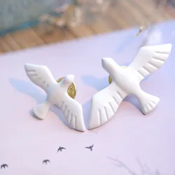 1pcs Chinese Fashion Jewelry Hot Retro Simple White Pigeon Brooch, Exquisite Little Animal Collar, Male And Female Jewelry Whole