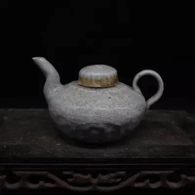 

Ancient Porcelain Songhutian Kiln Opening Teapot