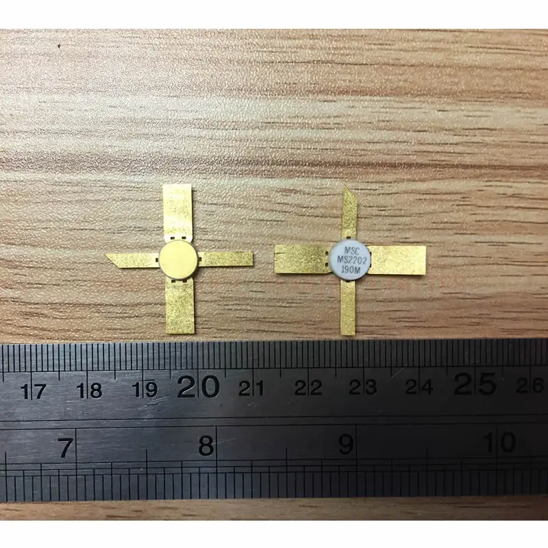 

MS2202 RF MICROWAVE TRANSISTORS AVIONICS APPLICATIONS 1025-1150 MHz 35 VOLTS low power Class C NPN transistor