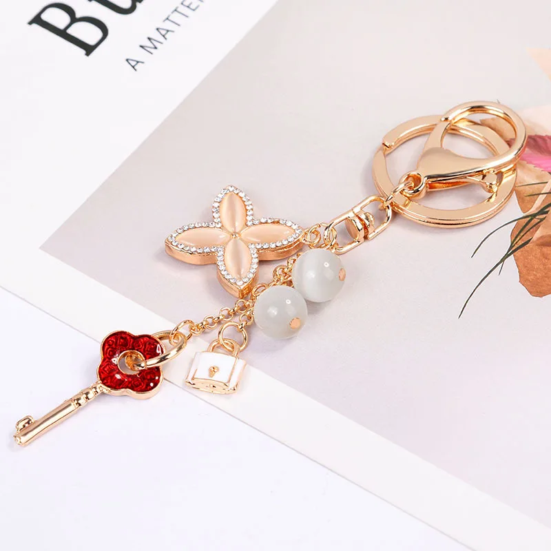 Creative Crystal Rhinestone Clover Key Chain Car Keyrings Female Cute Flower keychains Women Bag Pendant Key Rings Wholesale