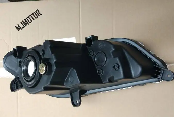 1pcs Foglight left / right side fog frame for Chinese SAIC ROEWE MG5 before 2014 Auto car motor parts 30030325 / 30030324