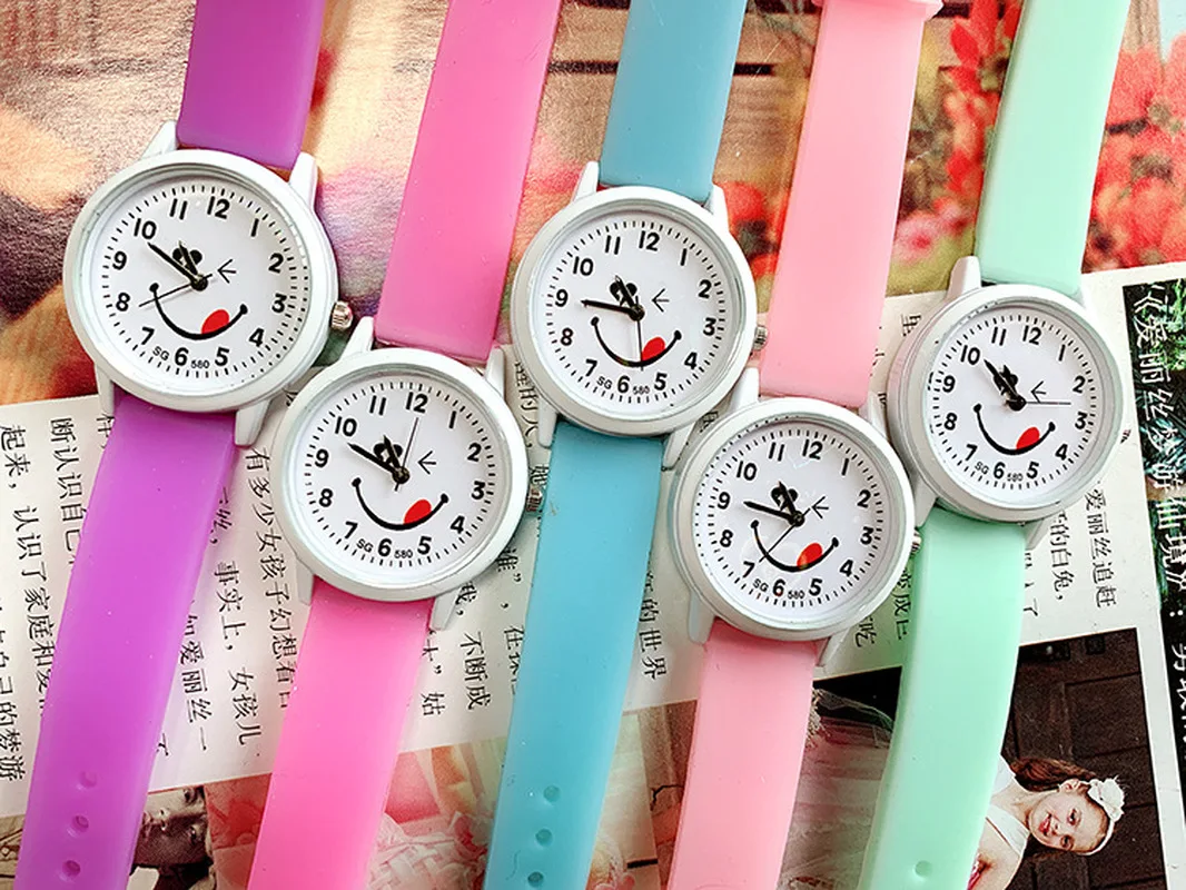 2024 new hot mischievous smiley face children\'s watch luminous with cute girl quartz watch