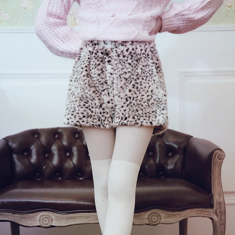 Princess sweet lolita shorts BOBON21 White pigment Leopard all-match Plush shorts winter warm thick fuzzy shorts  B1435