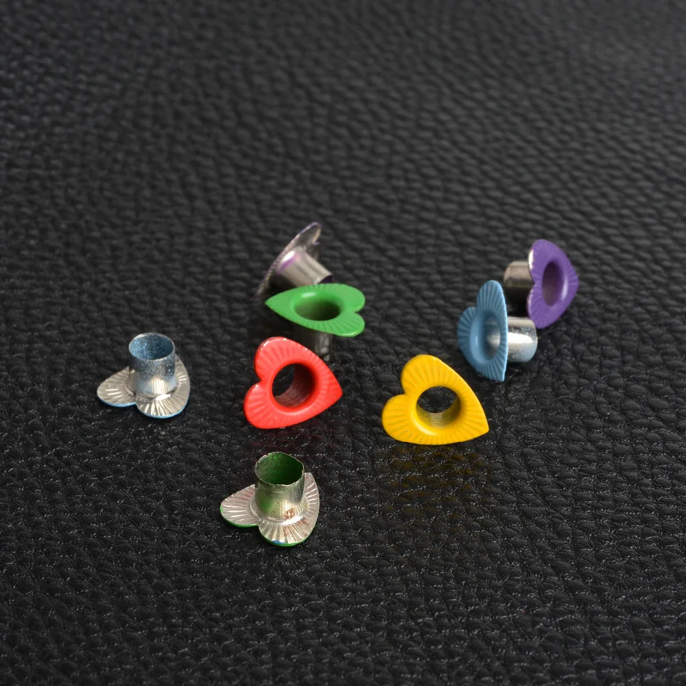 Occhiello a cuore piatto inciso per Scrapbooking indumento, borsa, berretto, panno, occhielli in metallo, colore misto casuale, scarpa da studente,