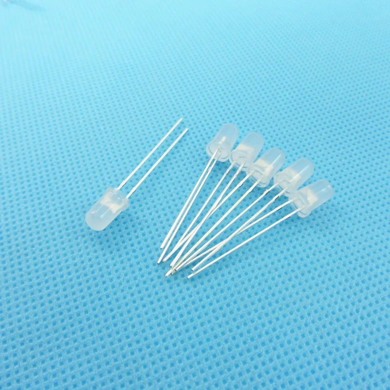 100 pz/lotto 5mm Giallo LED Rotondo Diodo Emettitore di Luce Diffuso Foggy Ultra Luminoso Lampada Bead Plug-in Kit FAI DA TE Grandangolo DIP