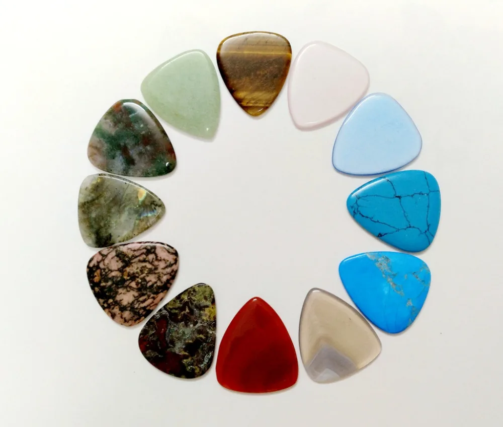 Medium Gauge - Traditional Style Guitar Pick