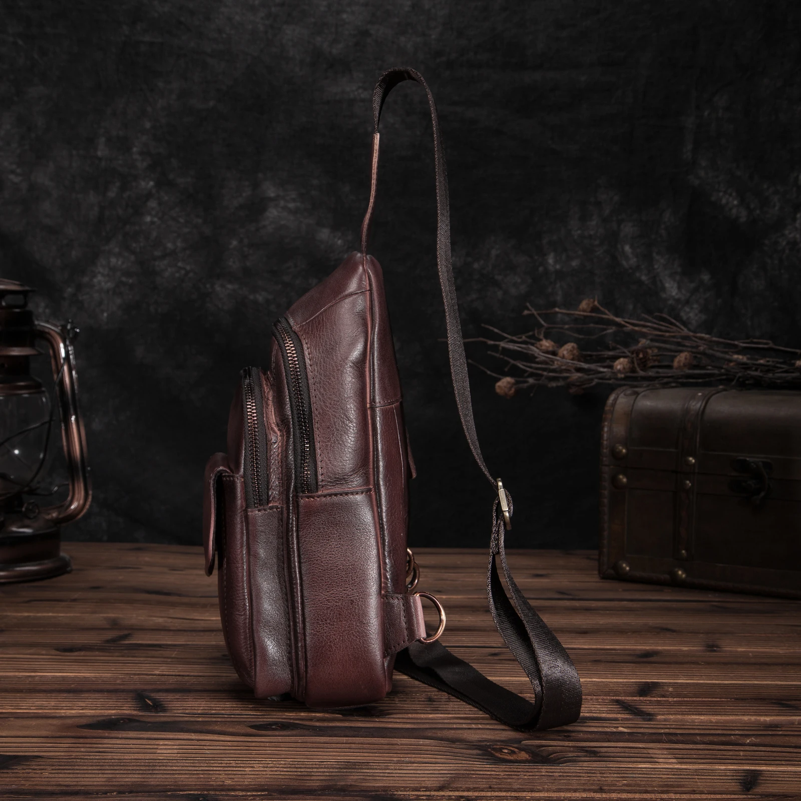 رائجة البيع الرجال مجنون الحصان الجلود موضة عادية Daypack الصدر حقيبة رافعة 8 "الكمبيوتر اللوحي تصميم كتف واحد عبر الجسم حقيبة الذكور 8013 واط