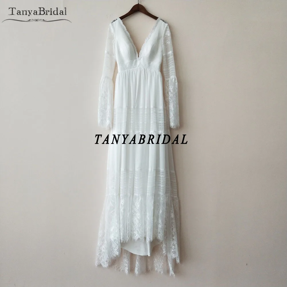 정교한 보헤미안 웨딩 드레스 긴 소매 레이스 비치 신부 가운 플레어 슬리브 백리스 베스 티드 드 Noiva 세련된 DW047