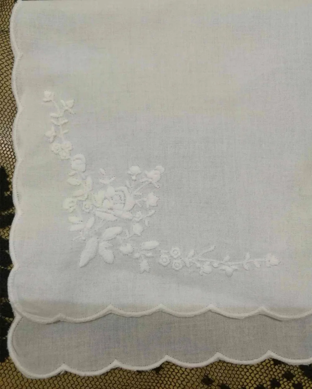 Set of 12 Fashion White Cotton Ladies Handkerchiefs 12-inch Wedding Hankie Women Hanky with scallooed Edges & embroidered Floral