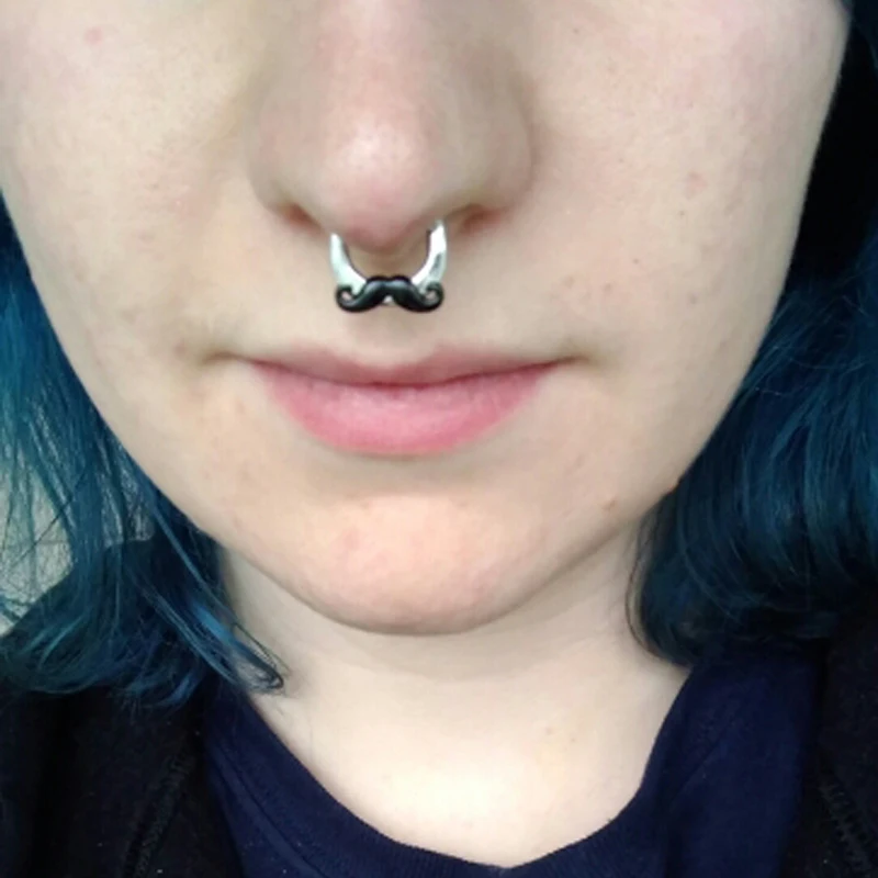 Cerchio A Forma Di Petalo Di Fiore In Oro E Titanio 16G, Anello