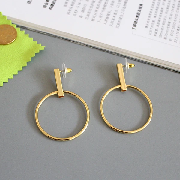 New exaggerated round pendant earrings fashionable and simple ladies banquet gift