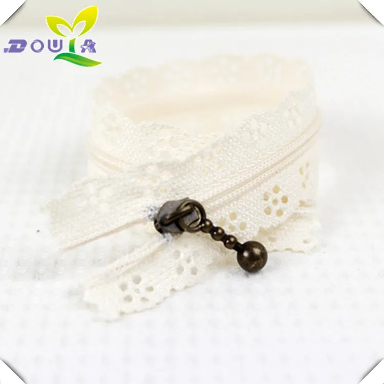 High grade three nylon, white lace, lace zipper, smooth and non explosive tooth, 20cm