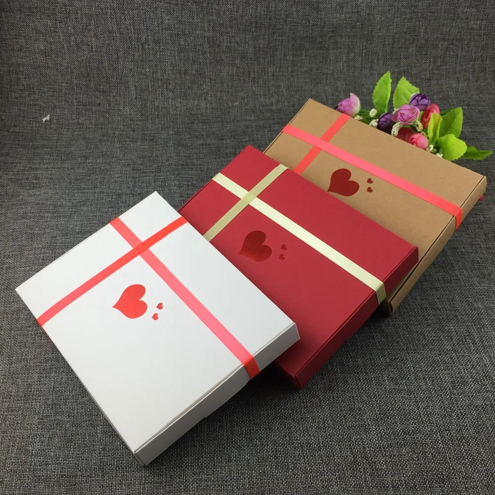 

30Pcs/Lot 20x15x2.5cm Classical White Red Brown Kraft Paper Thermoprinting Heart Card Boxes Add Ribbon Packaging For Engagement