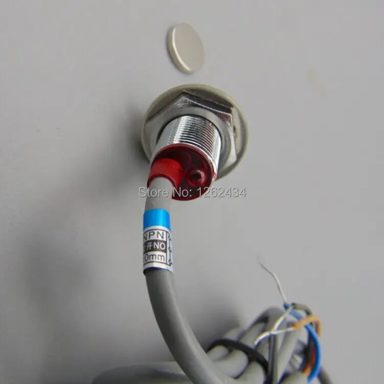 Hall sensor NJK-5002C M12 NPN normally open with a magnet