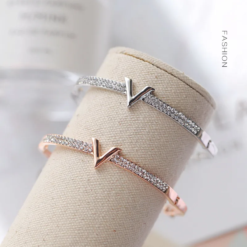 Luxury Jewelry Women Crystal V Bracelet Bangle 2024 Korean Fashion Trendy Geometric Exquisite Luxury Letter Bracelets