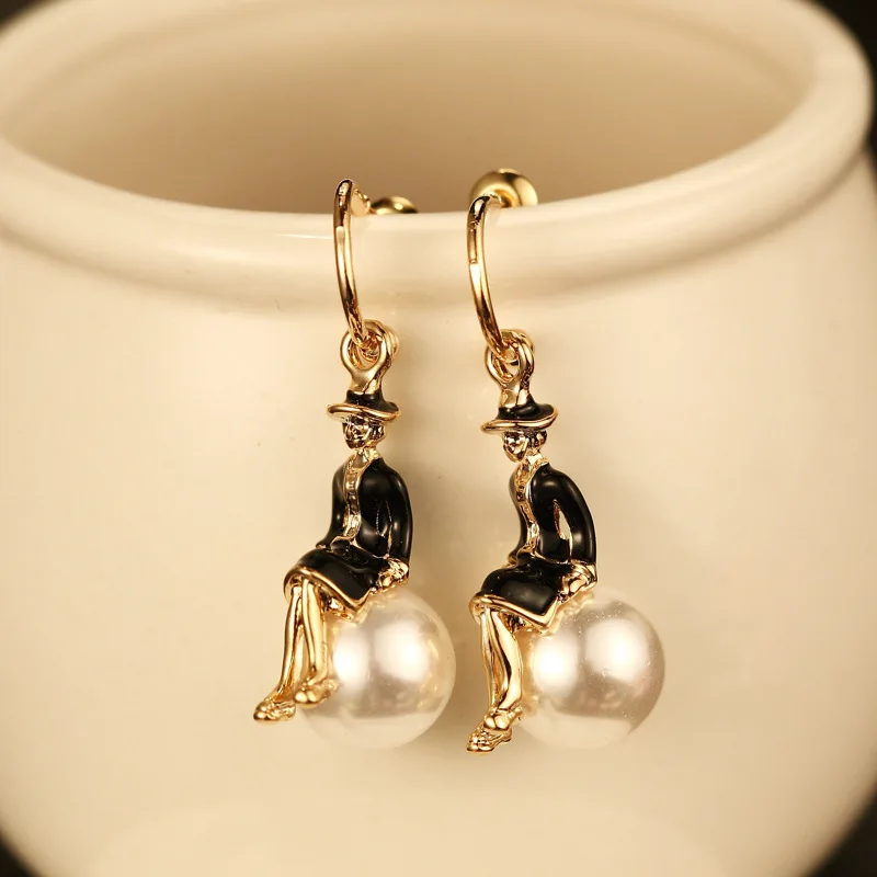 Mimiyagu Trendy Golden  Lady Pearl Stud Earring For Women