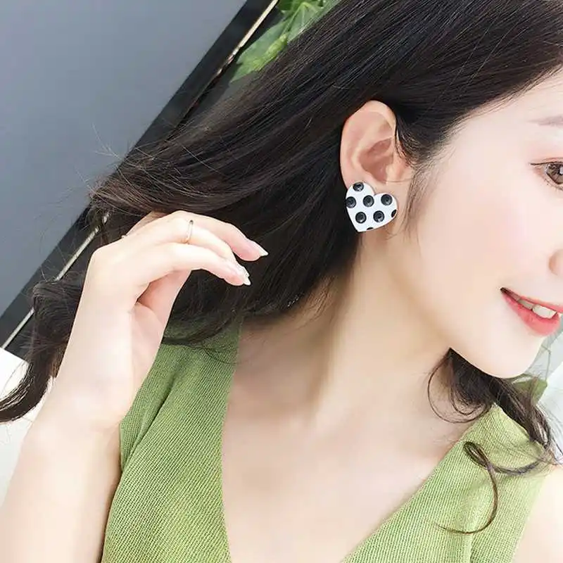 Classic Polka Dot Earring Geometric Round Square Heart Stud Earrings for Women Cute Korean Style Acrylic Earings Fashion Jewelry