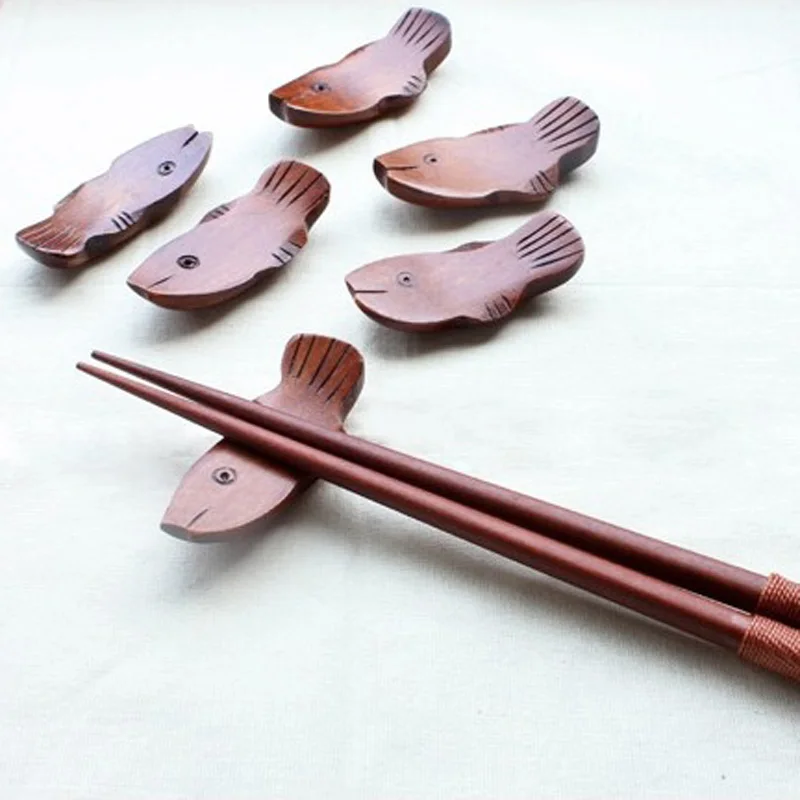 100pcs/lot Japanese Eco Cooking Utensils Wooden Fish shape Chopsticks Holder Delicate Creative Decorative Chopstick Rest