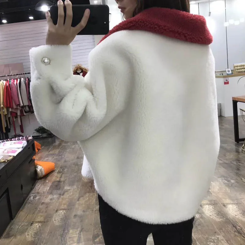 Sheep Wool Coat for Female Short Jacket with Pearl Buttons Cloth Bag Overcoat Turn-Down Collar Wool Blends Winter Clothing