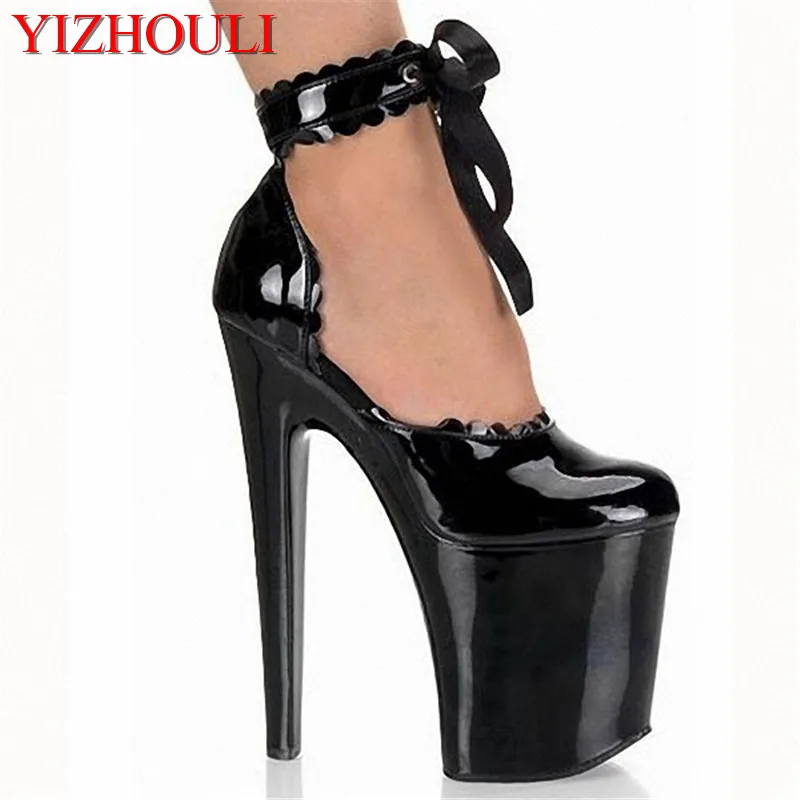 

20cm high heel adorned with flounces on a ribbon, a high-heeled catwalk on a model, sandals