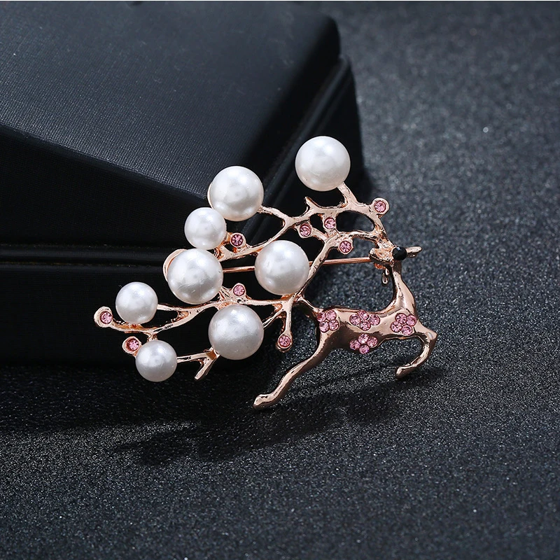 50pcs/lot wholesale Rhinestone pearl cute reindeer Animal Brooch Pin/lapel pin For Valentine's Day Gift/Party