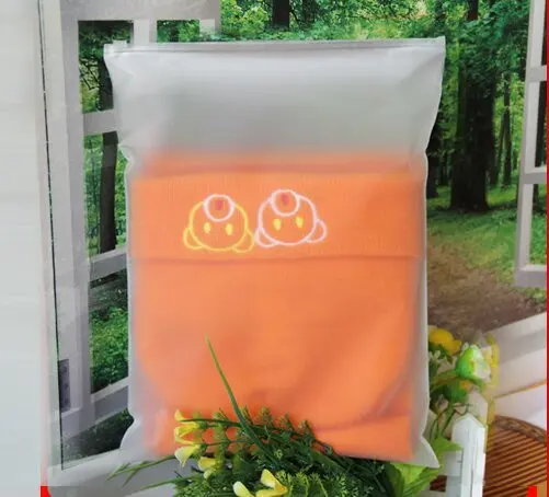 

20cm*28cm*120mic Zip Lock Plastic Bag Clear Resealable Bag Clothes Bag Gift Packing 200pcs/lot Free shipping