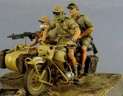 1/35 model kit resin kit  1:35 North African  3 people 