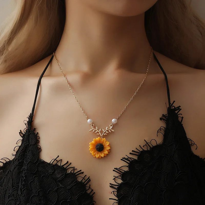 Delicate Sunflower Pendant Necklace For Women Creative Imitation Pearls Leaves Jewelry Necklace Clothes Accessories