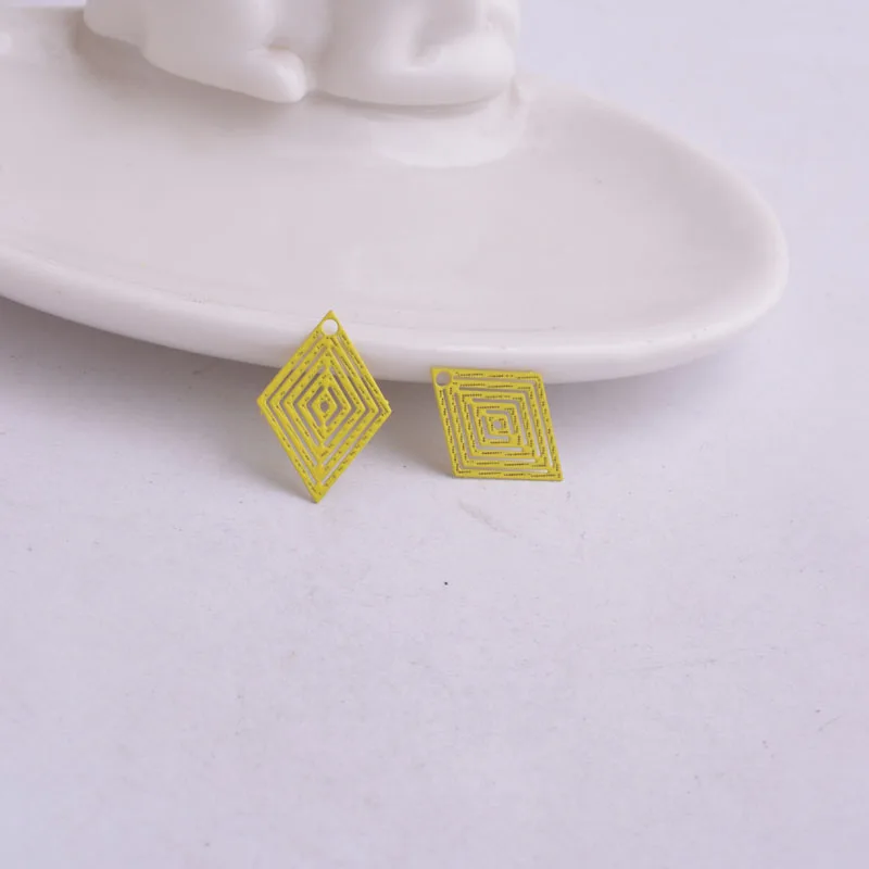 100 Stück AC4327 15mm*20mm Geometrie-Anhänger Rhombus-Anhänger aus lackiertem Metall-Messing Schmuckzubehör – Detail 10