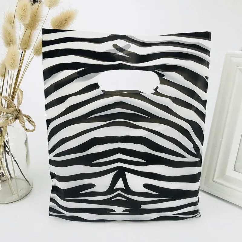 Black and White Striped Plastic Gift Bag Mini 20x25cm, Small Boutique Shopping Clothes Bag, Plastic Gift Bag with Handle 100Pcs