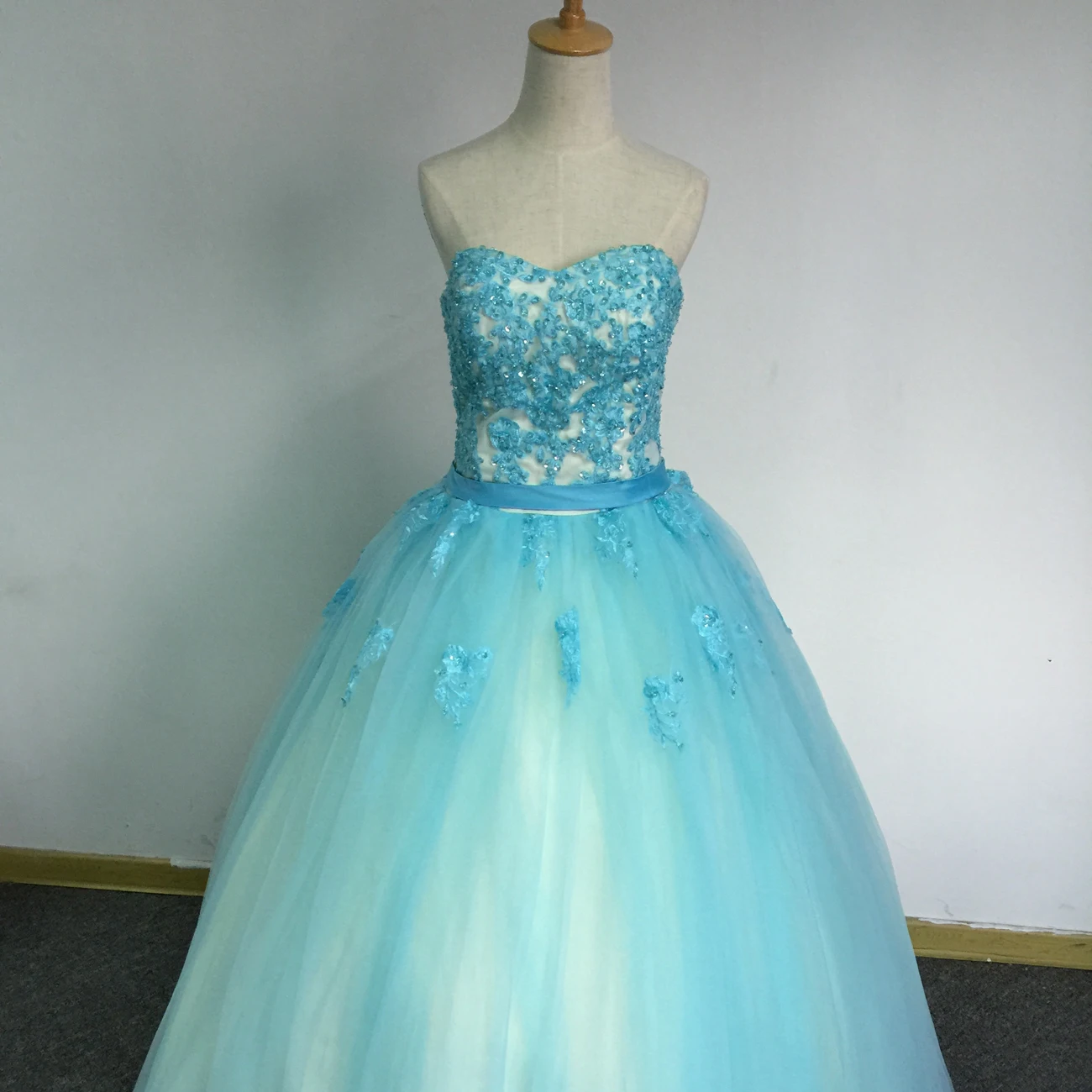 New Mint Green Quinceanera Dresses  Sweetheart Ball Gown Long Prom Dress Tulle Aooliques Beads Vestidos De 16 Anos