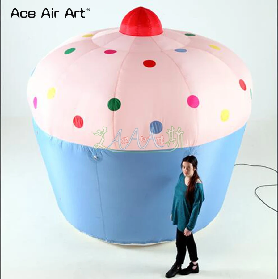 Nice Blue and Pink Food Replica Inflatable Cake Straberry Birthday Cake Model for Advertising and Promotion