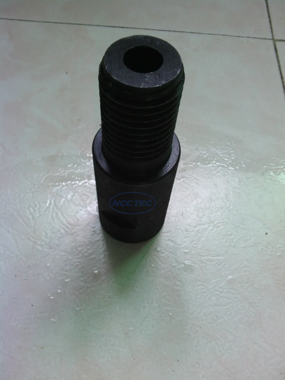 adapter connector 3/8-32UNEF-2A female transmit to 1-1/4-7'' UNC male for drill bits which has 1-1/4-7'' female thread