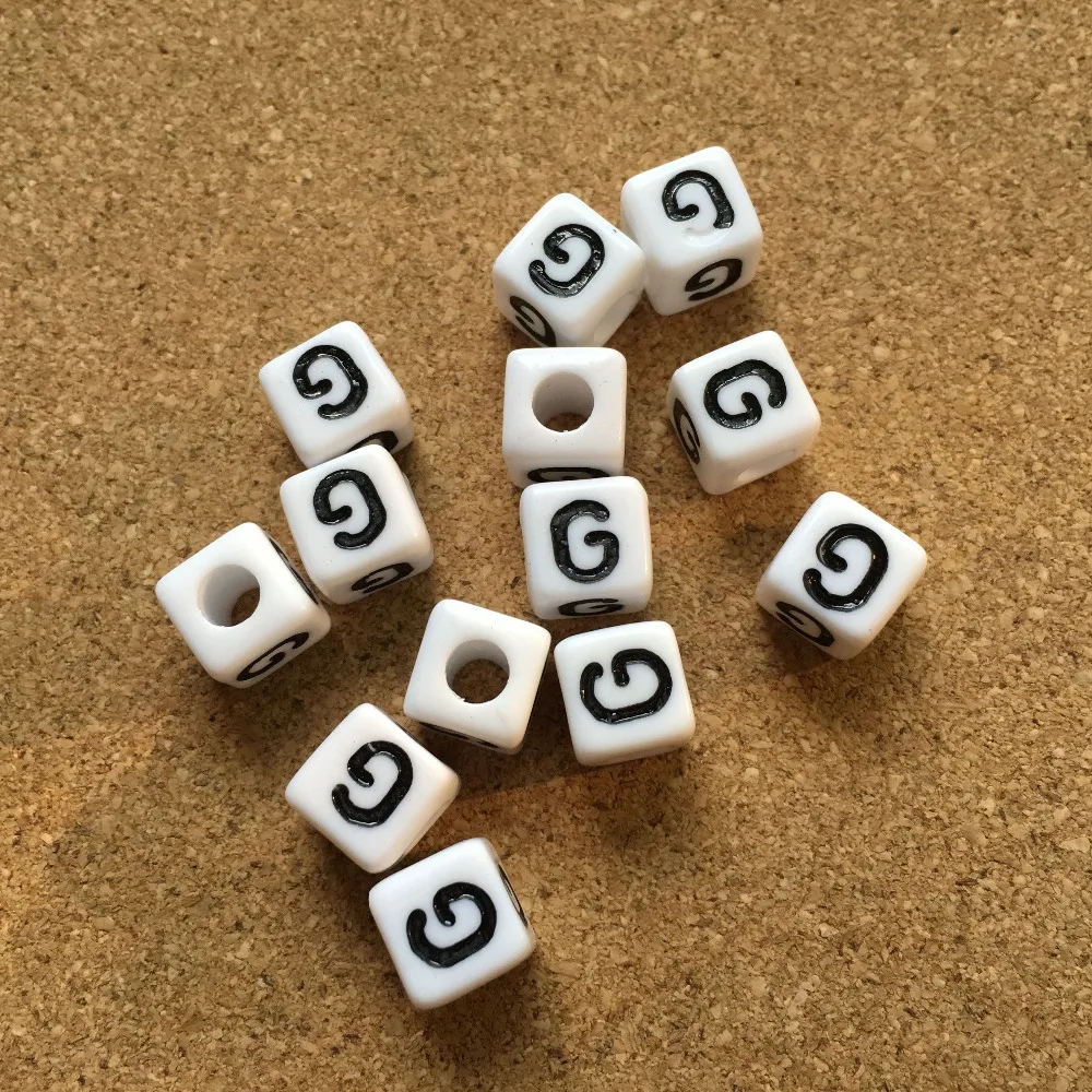 Single Black Initial G Printing White Cube Acrylic Letters Beads 1100pcs DIy Jewelry Findings Ornament Alphabet Bracelet Spacers