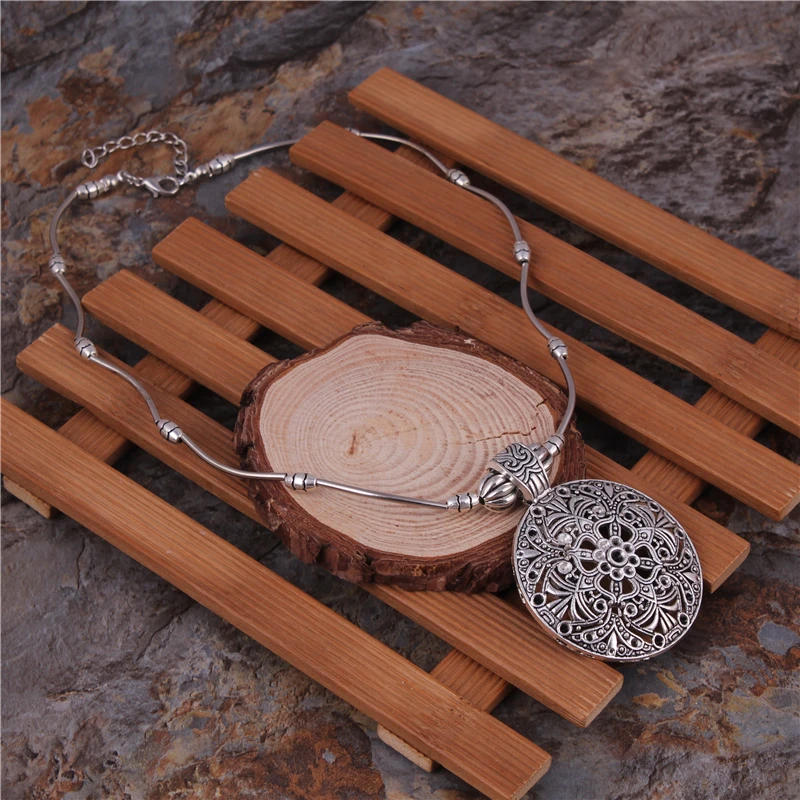 Tibetan Jewelry Vintage Silver Plated Bohemian Hollow Carved Round Pendants Necklaces Chain Necklaces For Women Bijouterie Femme