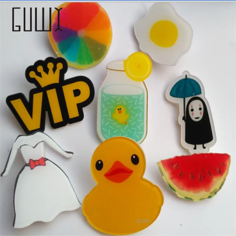 1pcs Cute badges yellow duck children acrylic pin badge symbol cartoon icon package decoration small gifts The child's gift