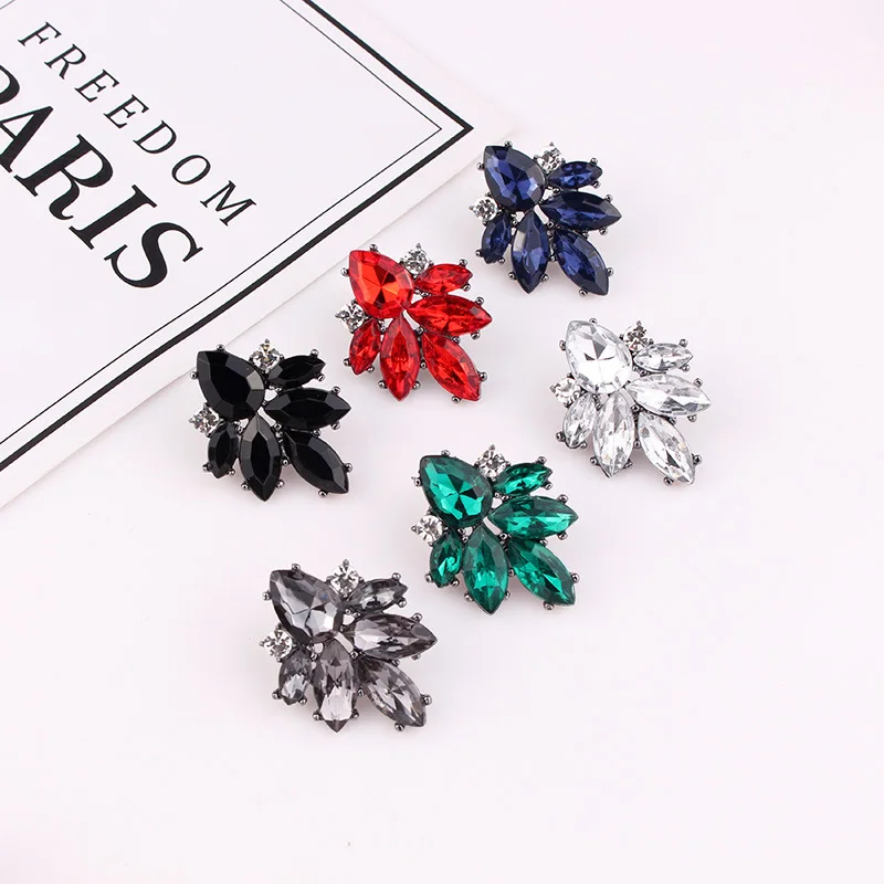 Beautiful Flower Shape Crystal Stone Piercing Earrings Gold Silver Color Metal Stud Earrings Women Wedding Gift Jewelry