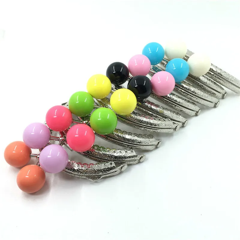 

1Pc Kiss Clasps Clutch Clips Silver Tone Metal Frame Arch Patterned Ruffled Candy Ball Handbag Change Handle 8.5cm