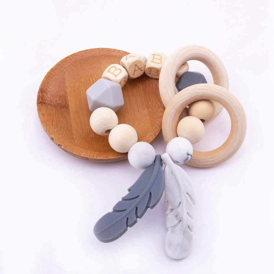 

1pc baby feather silicone bracelet baby teether Nurse Gift Silicone beads Bpa Free wood teether Toy wooden letter bead diy gifts