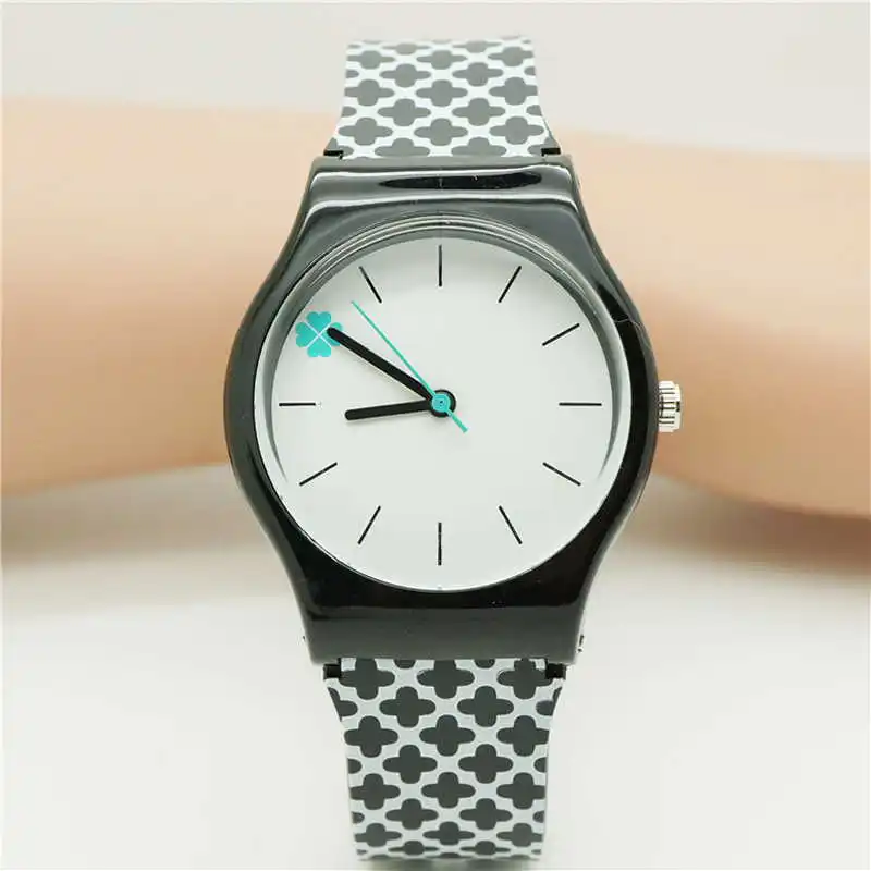 Casual Fashion Silicone strap High Quality Classic Crystal Watch Cartoon Novelty Student/women Watch