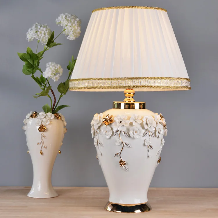 Europe Luxury Ceramic Table Lamps White Ceramic Flower Pattern Bedside Lamp For Bedroom Living Room Study Room 110v 220v EU Plug