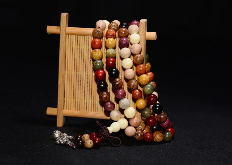 108*6mm/8mm Sandalwood Tibetan Buddhist Prayer BeadsYoga Buddha Mala Rosary Wooden Charm Bracelet Women and Men Jewelry