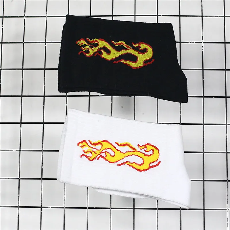 New Harajuku flame image street fashion couple street dance men and women hip-hop skateboarding parkour sports crew cotton socks