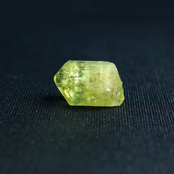 LuoShi apatite crystal rare natural yellow color bright head complete penetration of good original stone cabochon pendant